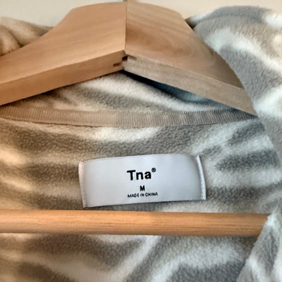 TNA Aritzia Polar Fleece Quarter Zip Zebra Print Pullover Tan White Medium - Picture 3 of 8